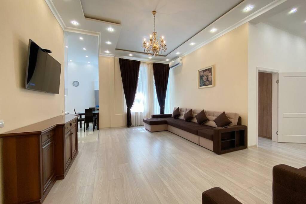 Comfortable Luxury Apartment With 3 Rooms. Center Heart Of Kiev Exterior foto